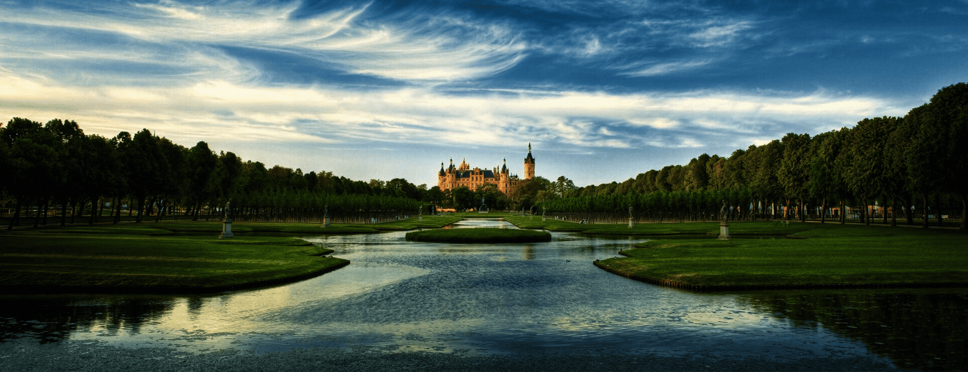Das Bild zeigt den Landtag von Mecklenburg-Vorpommern