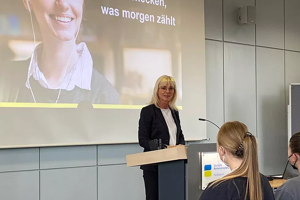 Das Bild zeigt Ulrike Scharf, Bayerische Staatsministerin für Familie, Arbeit und Soziales 