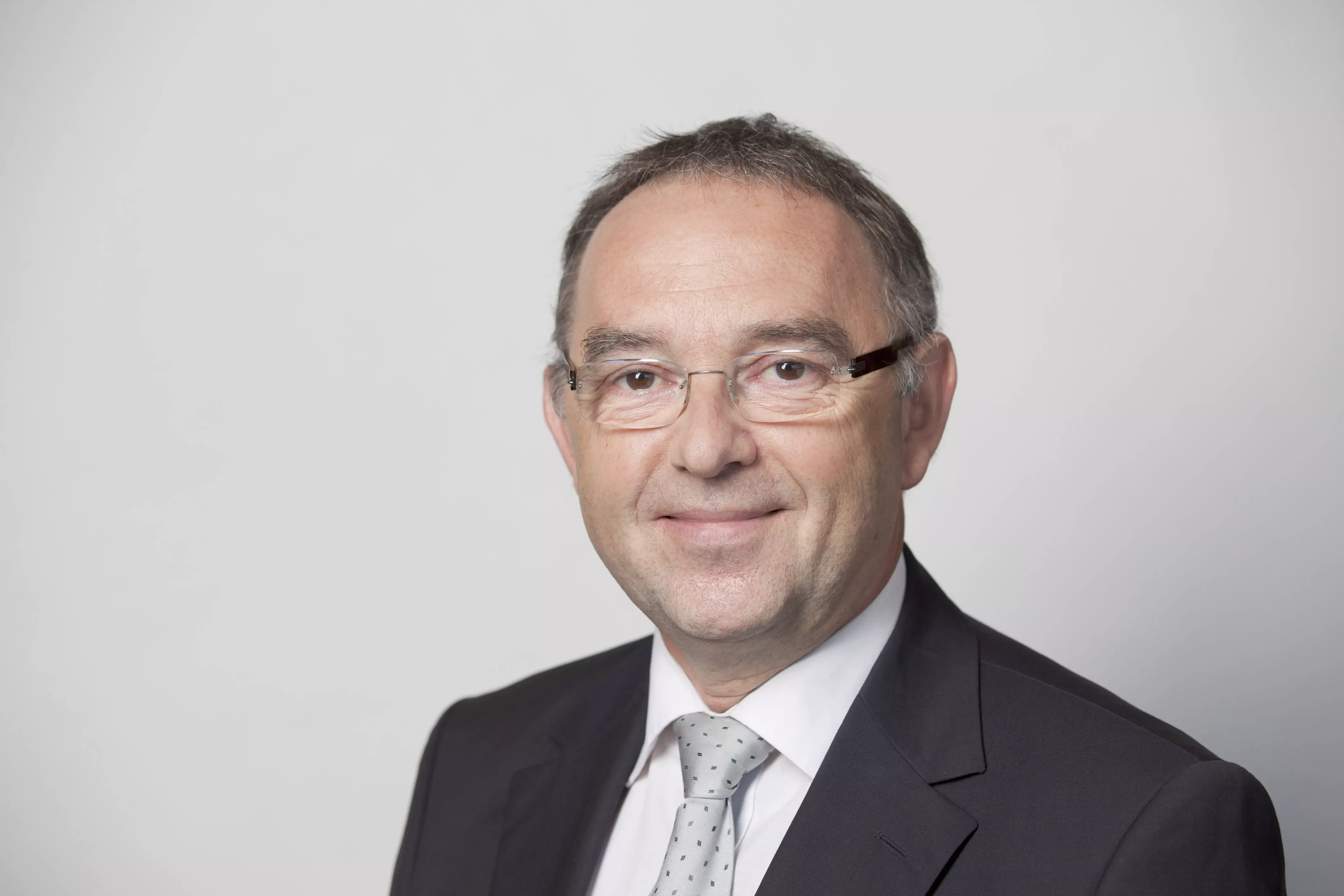 Das Bild zeigt ein Porträt von Norbert Walter-Borjans, SPD-Vorsitzender