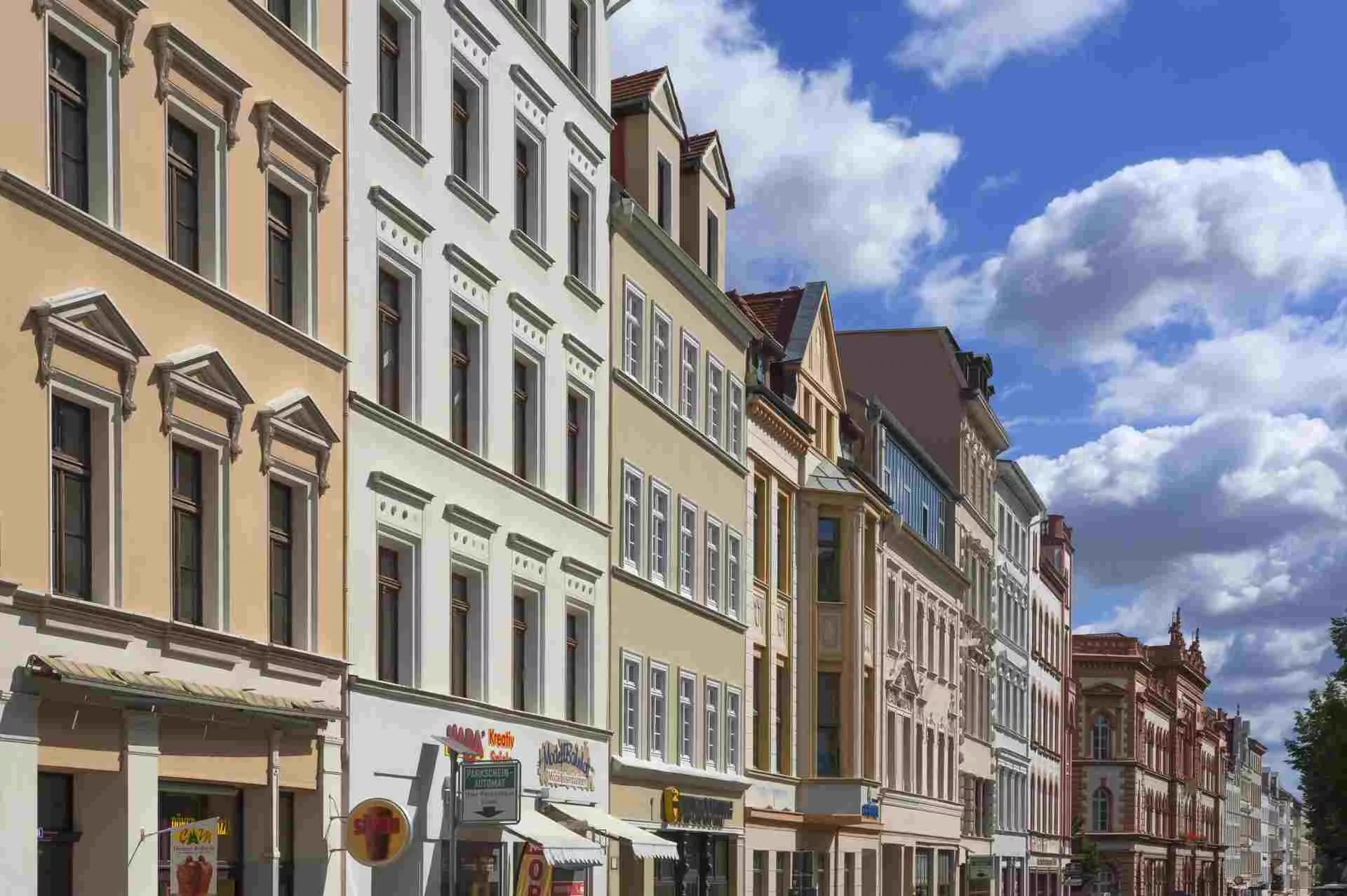 Bunte Häuserfassaden in der Altstadt von Görlitz. Bild: imageBROKER/Helmut Meyer zur Capellen 