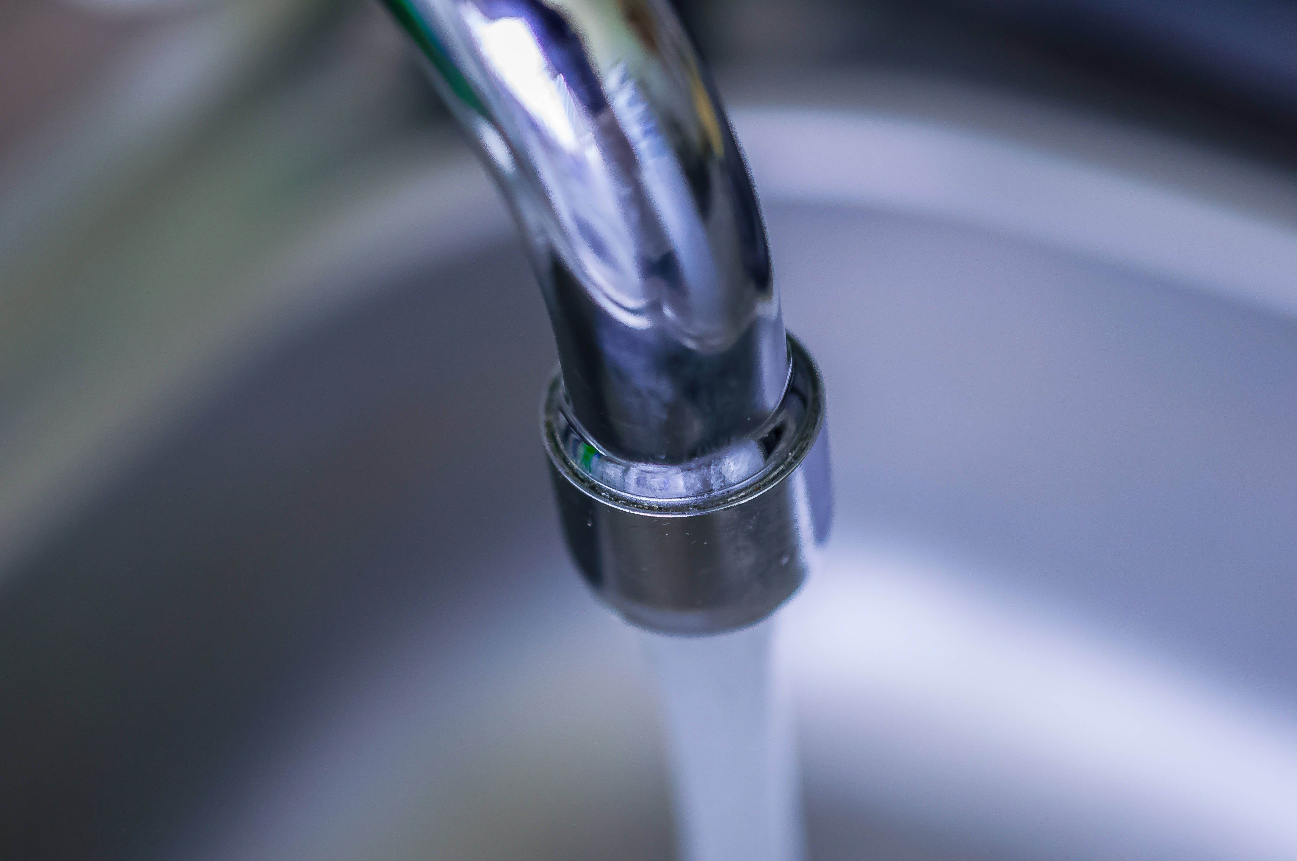 Schutz vor Legionellen: Wer zahlt die Prüfung der Wasserleitungen?