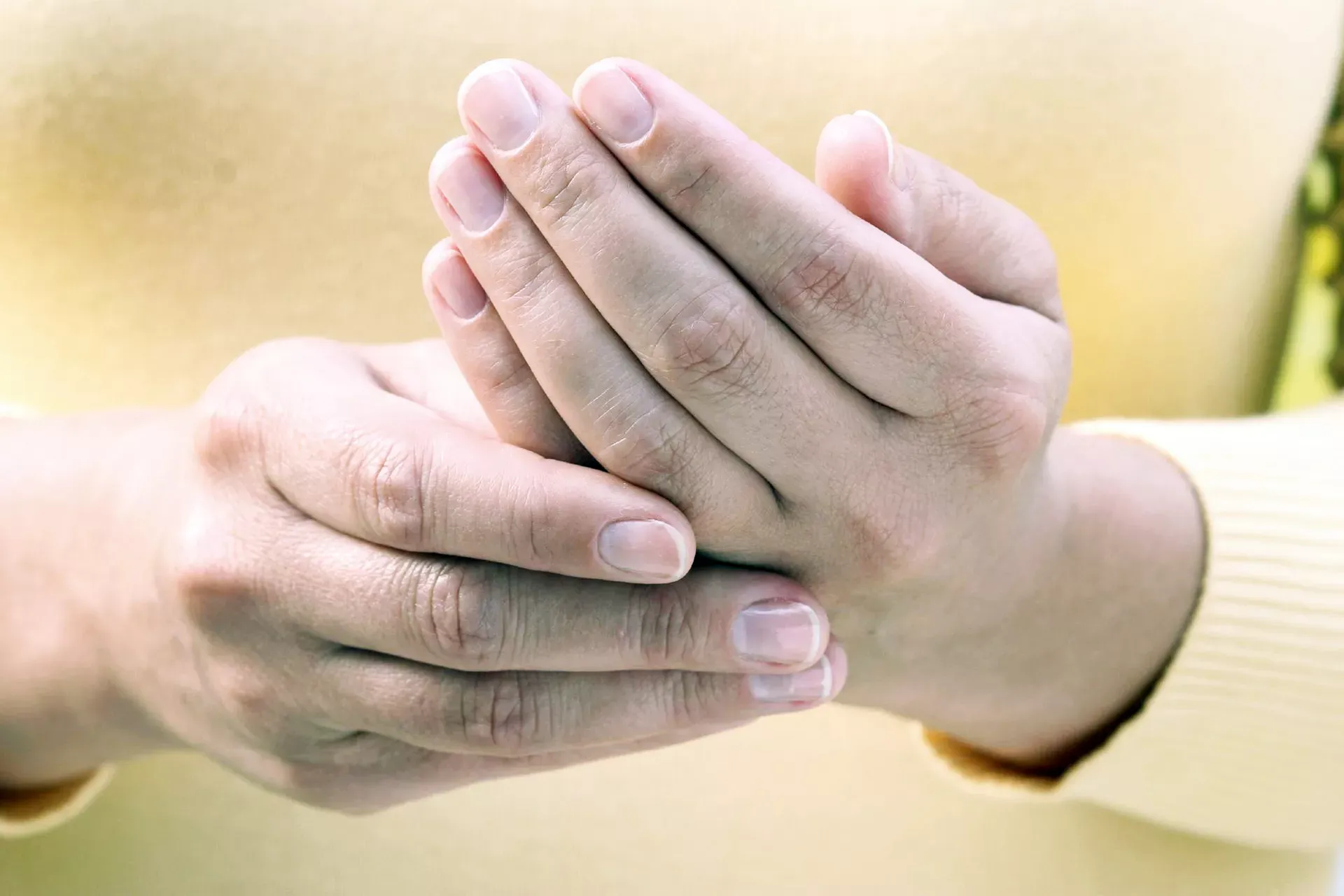 Zitternde Hände Was hinter einem Tremor stecken kann Ihre