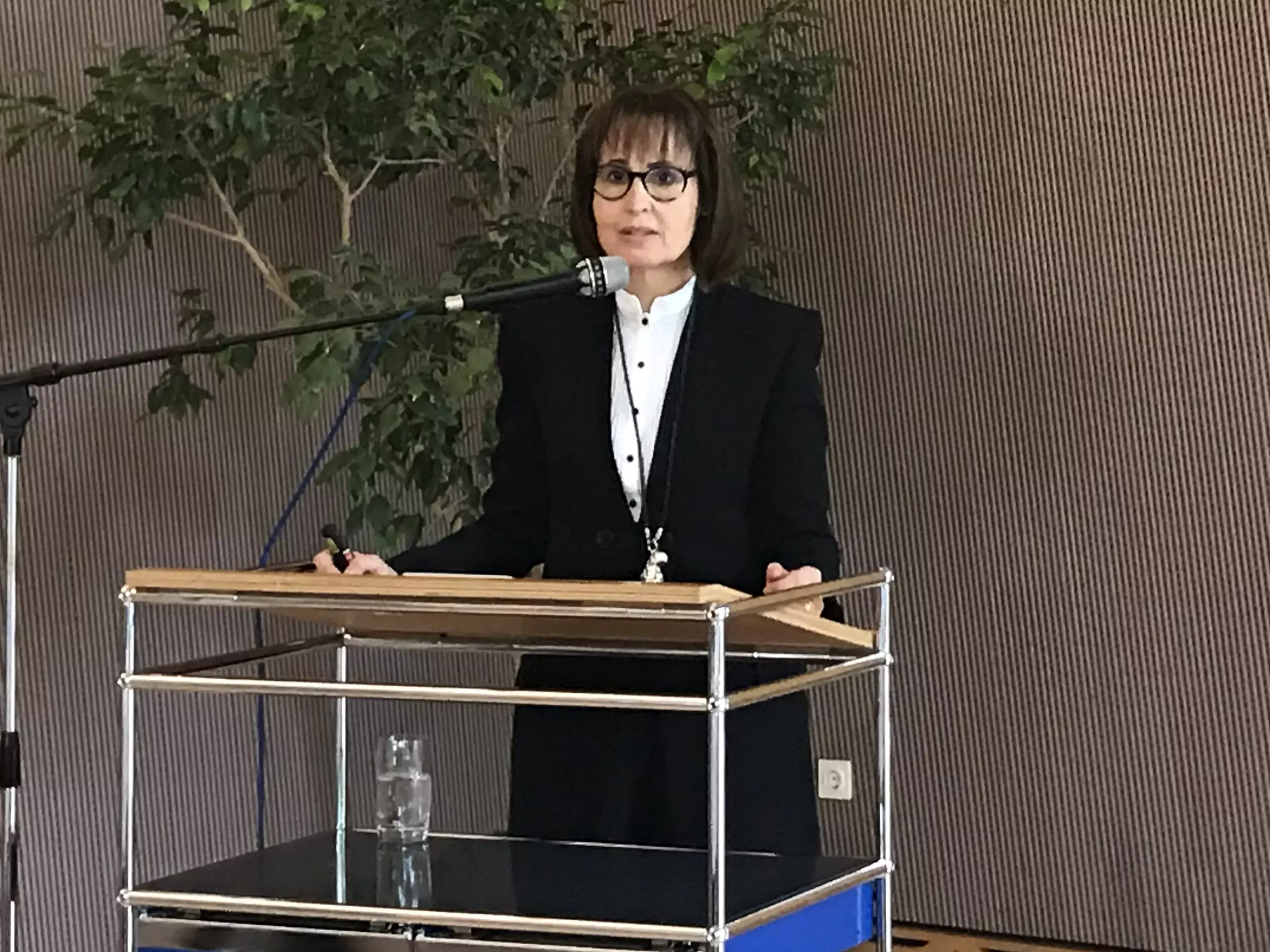 Prof. Dr. Jutta Rump Prof. Dr. Jutta Rump