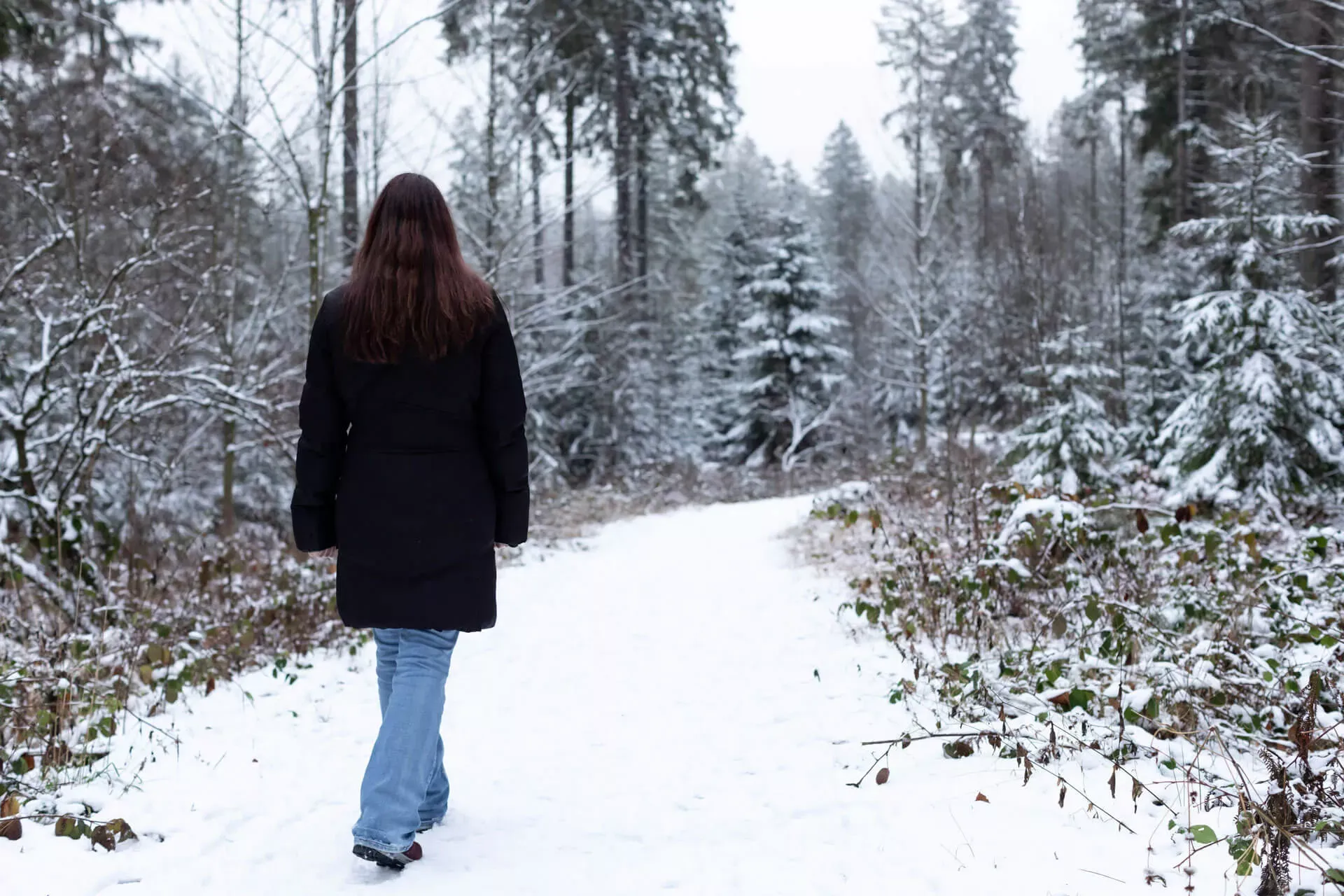 Reha-Patientin Bärbel S. geht im Wald rund um die Höhenklinik Bischofsgrün spazieren. Reha-Patientin Bärbel S. geht im Wald rund um die Höhenklinik Bischofsgrün spazieren.