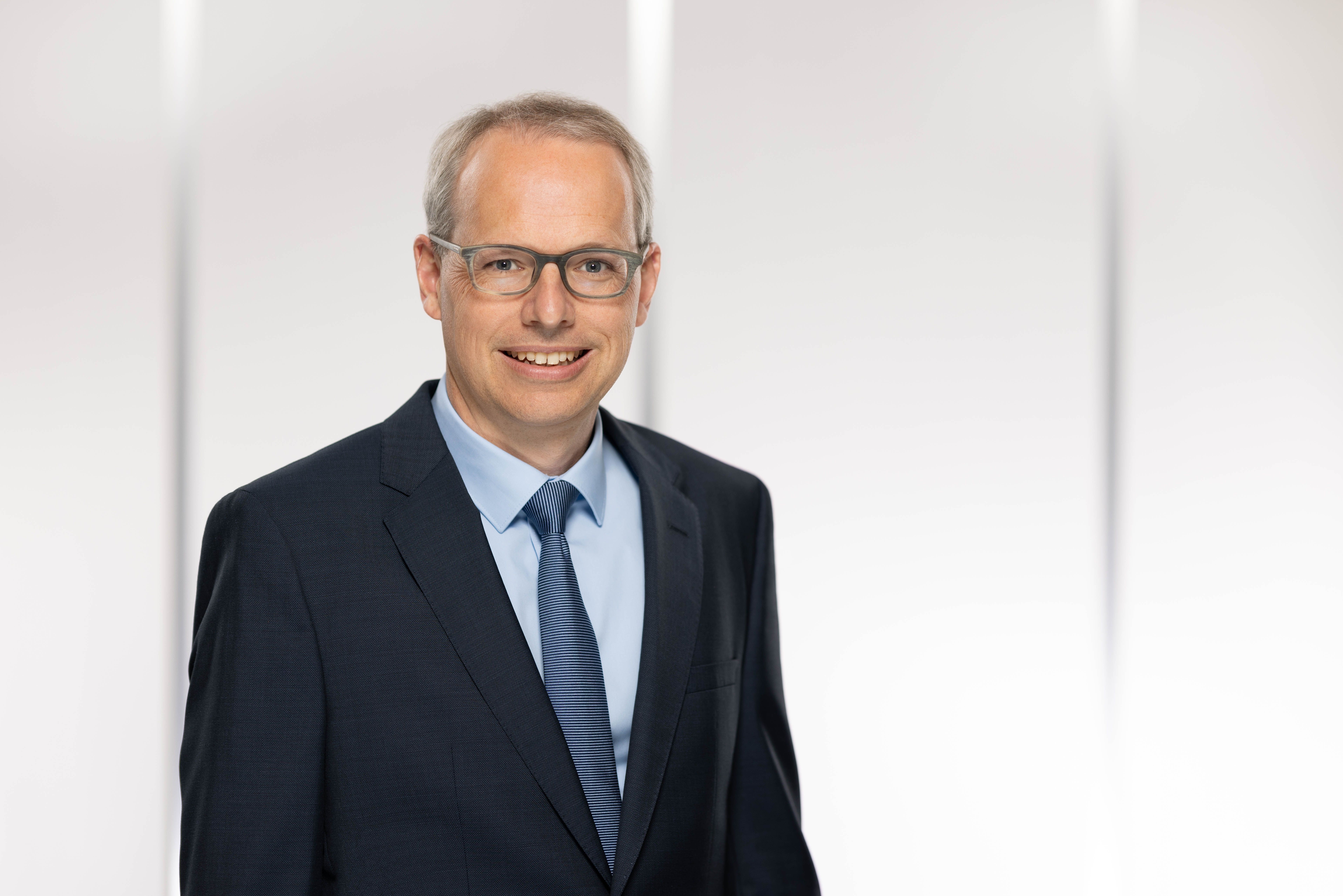 Dr. Sebastian Klüsener Dr. Sebastian Klüsener