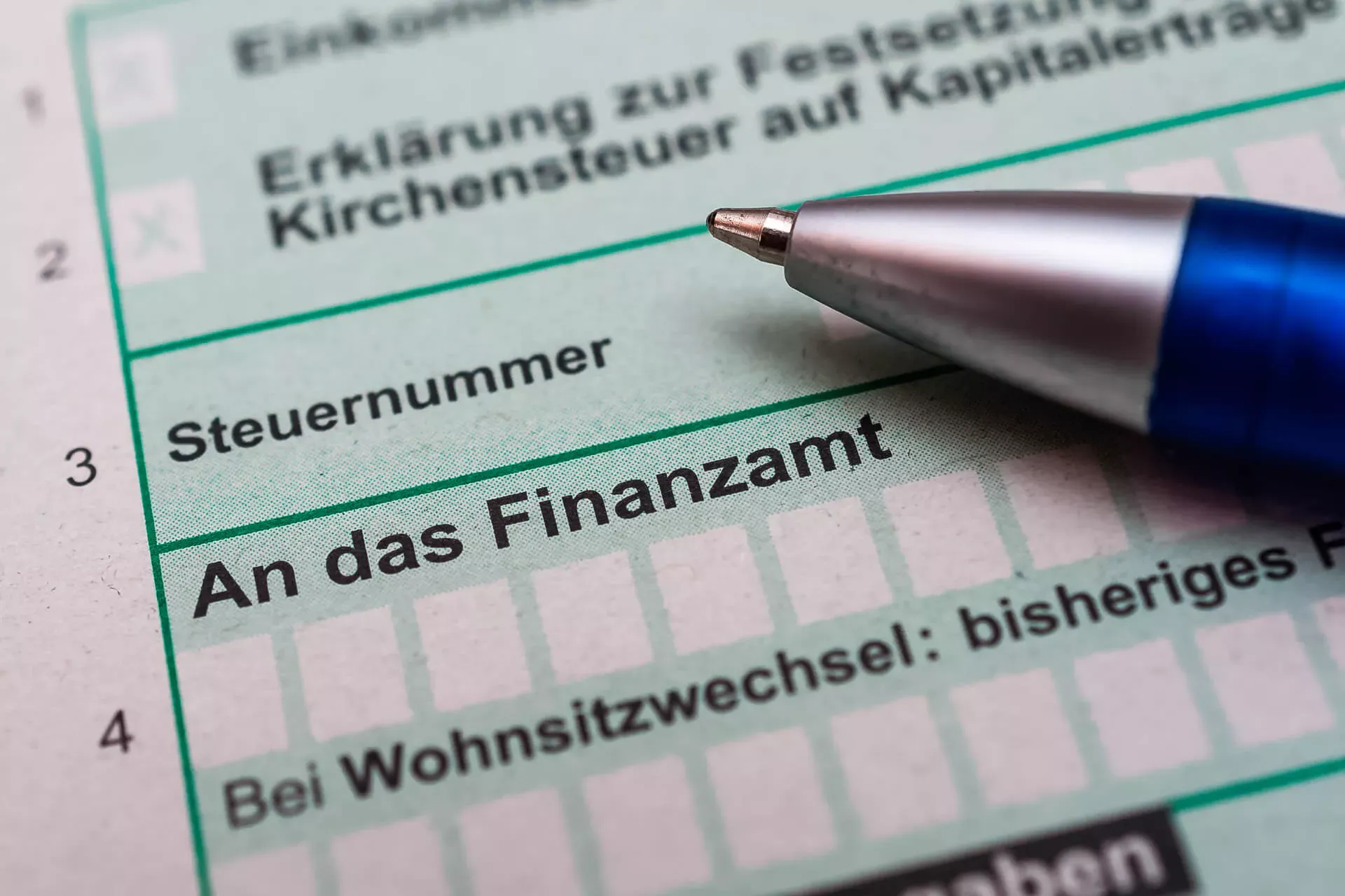 Formular Steuererklärung mit Kugelschreiber. Formular Steuererklärung mit Kugelschreiber.