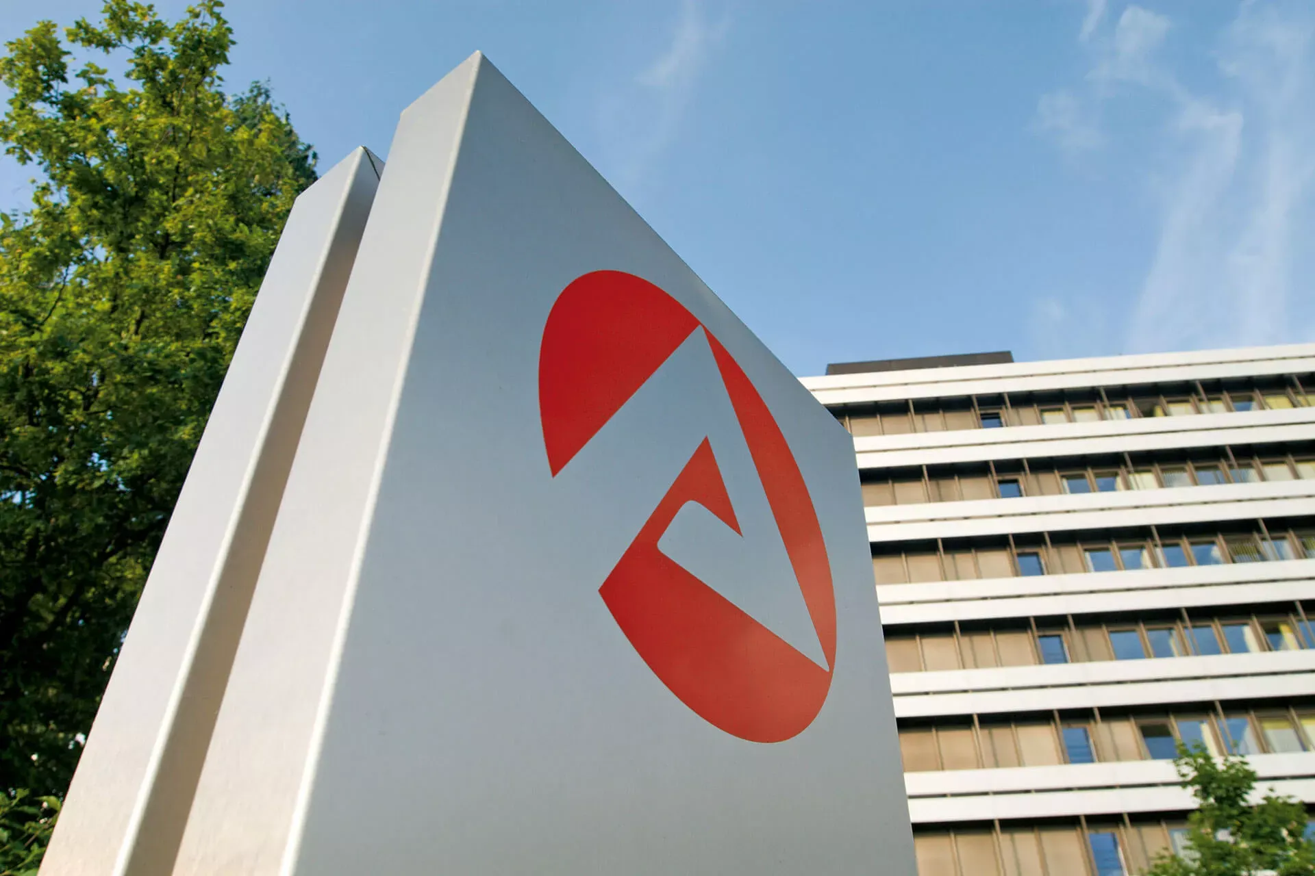Logo der Arbeitsagentur vor einem Gebäude Logo der Arbeitsagentur vor einem Gebäude