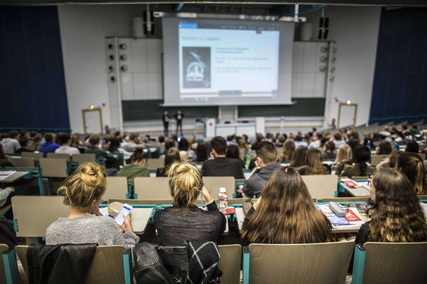 Weniger Studierende rechnen mit erfolgreichem Jobeinstieg Weniger Studierende rechnen mit erfolgreichem Jobeinstieg