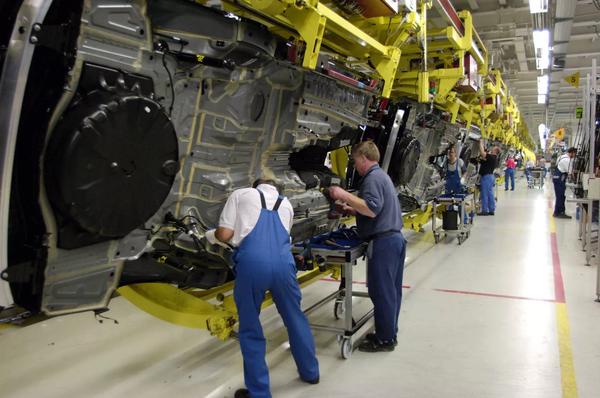 Automontage in einem Mercedes-Werk. Bild: IMAGO / Hans-Günther Oed Automontage in einem Mercedes-Werk. Bild: IMAGO / Hans-Günther Oed