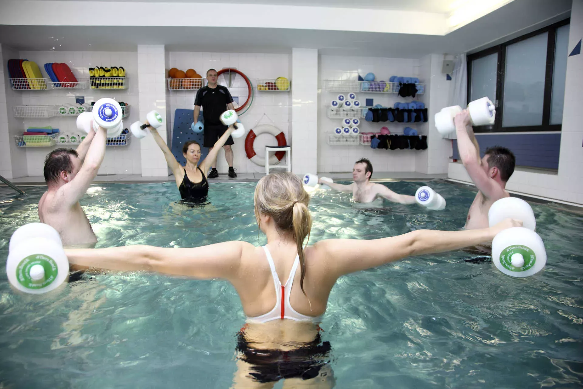 Reha-Gruppe macht Wassergymnastik. Bild: IMAGO / Jochen Tack Reha-Gruppe macht Wassergymnastik. Bild: IMAGO / Jochen Tack