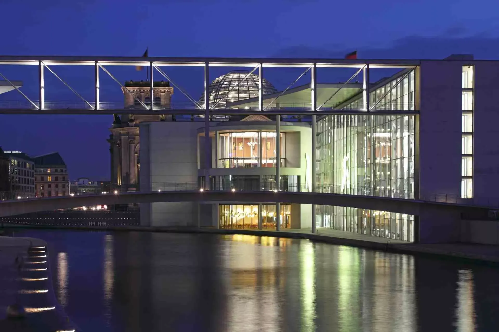 Reichstag und Paul-Löbe-Haus in Berlin. Bild: IMAGO / F. Berger Reichstag und Paul-Löbe-Haus in Berlin. Bild: IMAGO / F. Berger