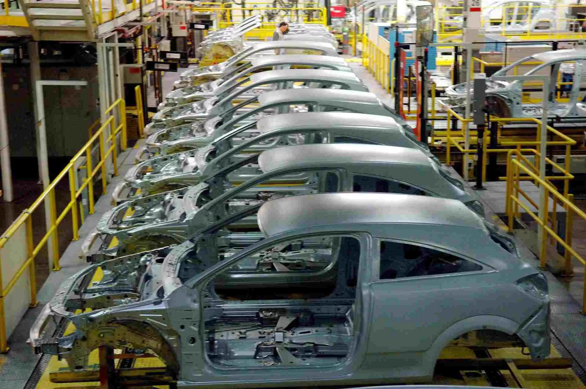 Autokarosserien in einer Fabrikhalle. Bild: IMAGO / Belga / MICHEL WIEGANDT Autokarosserien in einer Fabrikhalle. Bild: IMAGO / Belga / MICHEL WIEGANDT