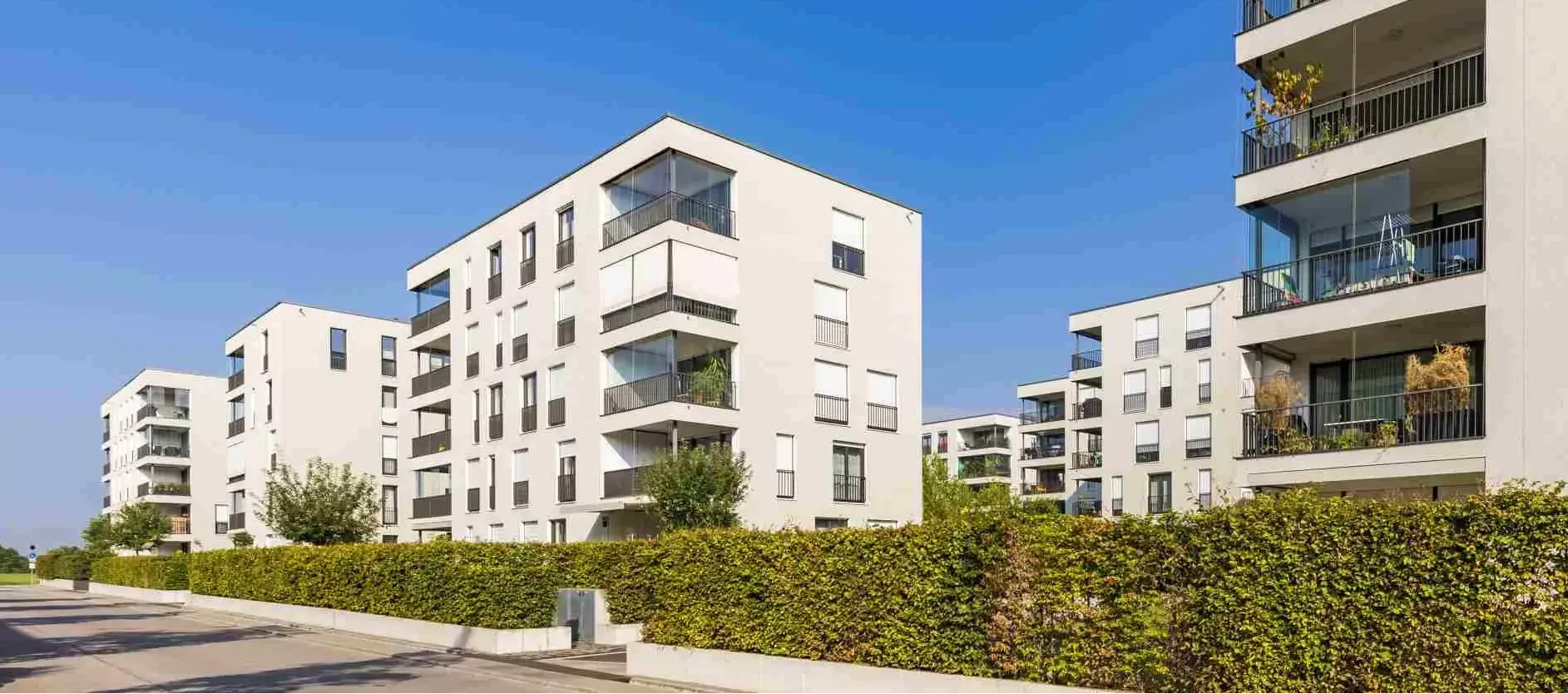Modernes Mehrfamilienhaus in Ostfildern bei Stuttgart. Bild: IMAGO / Westend61 Modernes Mehrfamilienhaus in Ostfildern bei Stuttgart. Bild: IMAGO / Westend61