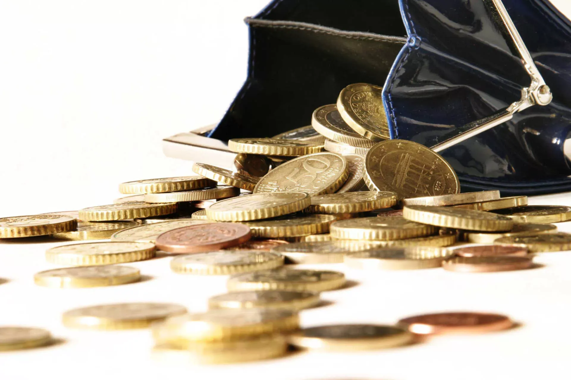 Inflation: Offene Geldbörse mit Euro-Münzen. Bild: IMAGO / blickwinkel / A. Schauhuber Inflation: Offene Geldbörse mit Euro-Münzen. Bild: IMAGO / blickwinkel / A. Schauhuber