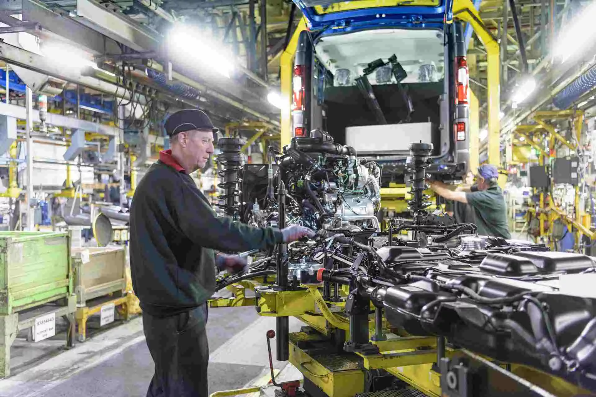 Arbeiter in einer Werkshalle für Automontage. Bild: IMAGO / Image Source Arbeiter in einer Werkshalle für Automontage. Bild: IMAGO / Image Source