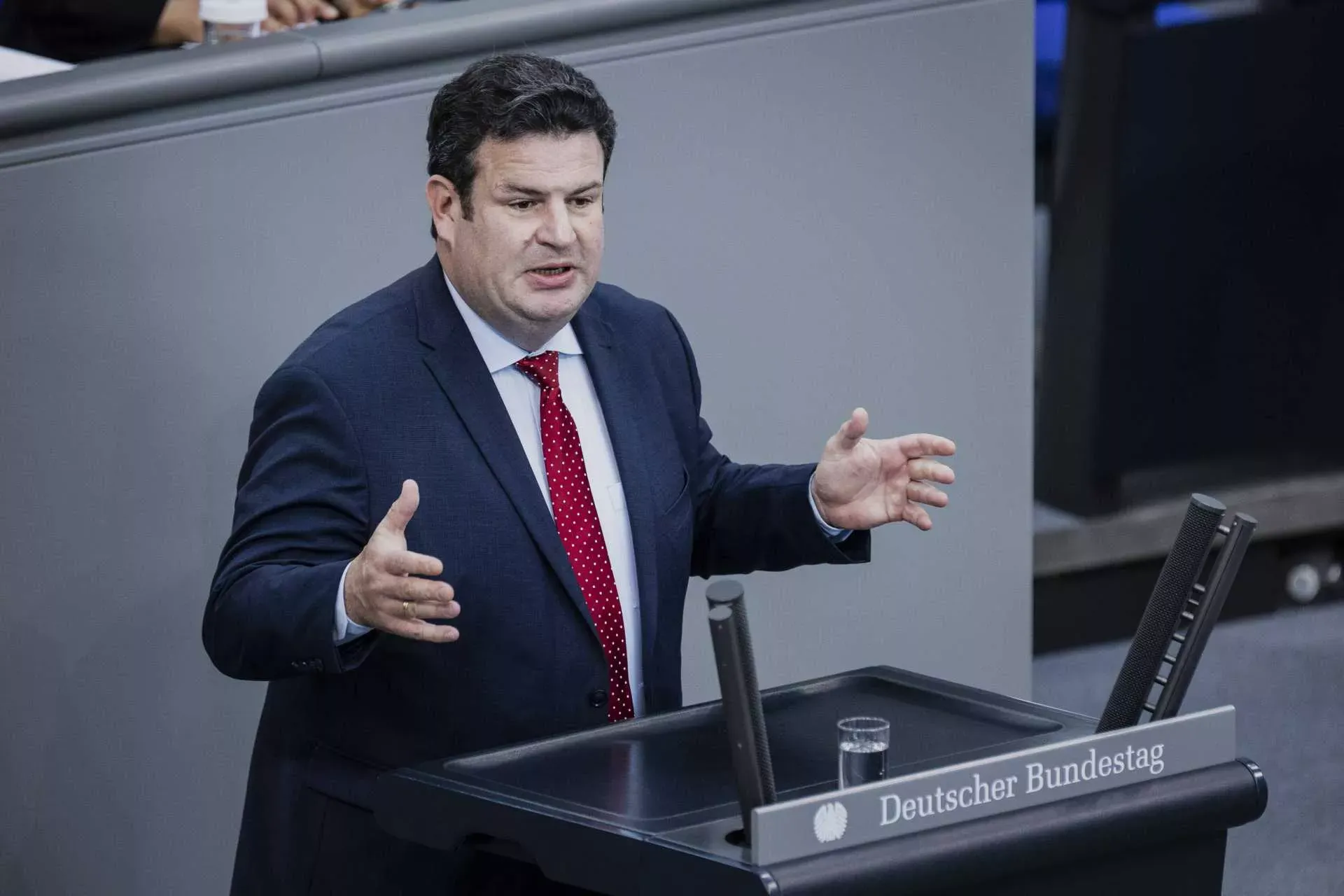 Bundesarbeitsminister Hubertus Heil im Bundestag am 3.6.2022. Bild: IMAGO / photothek / Florian Gaertner Bundesarbeitsminister Hubertus Heil im Bundestag am 3.6.2022. Bild: IMAGO / photothek / Florian Gaertner