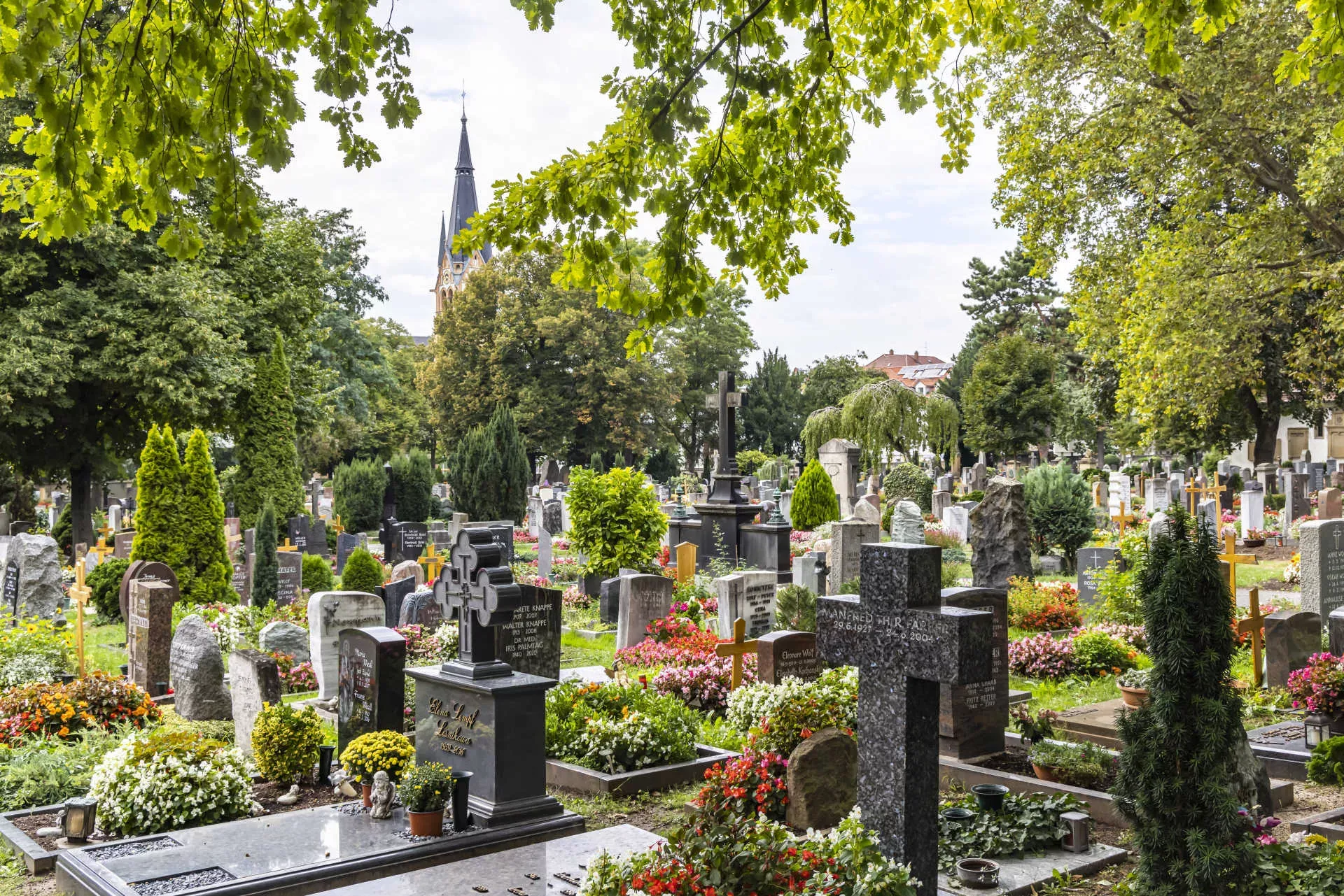 Friedhof in Stuttgart-Bad Cannstatt. Bild: IMAGO / Arnulf Hettrich Friedhof in Stuttgart-Bad Cannstatt. Bild: IMAGO / Arnulf Hettrich