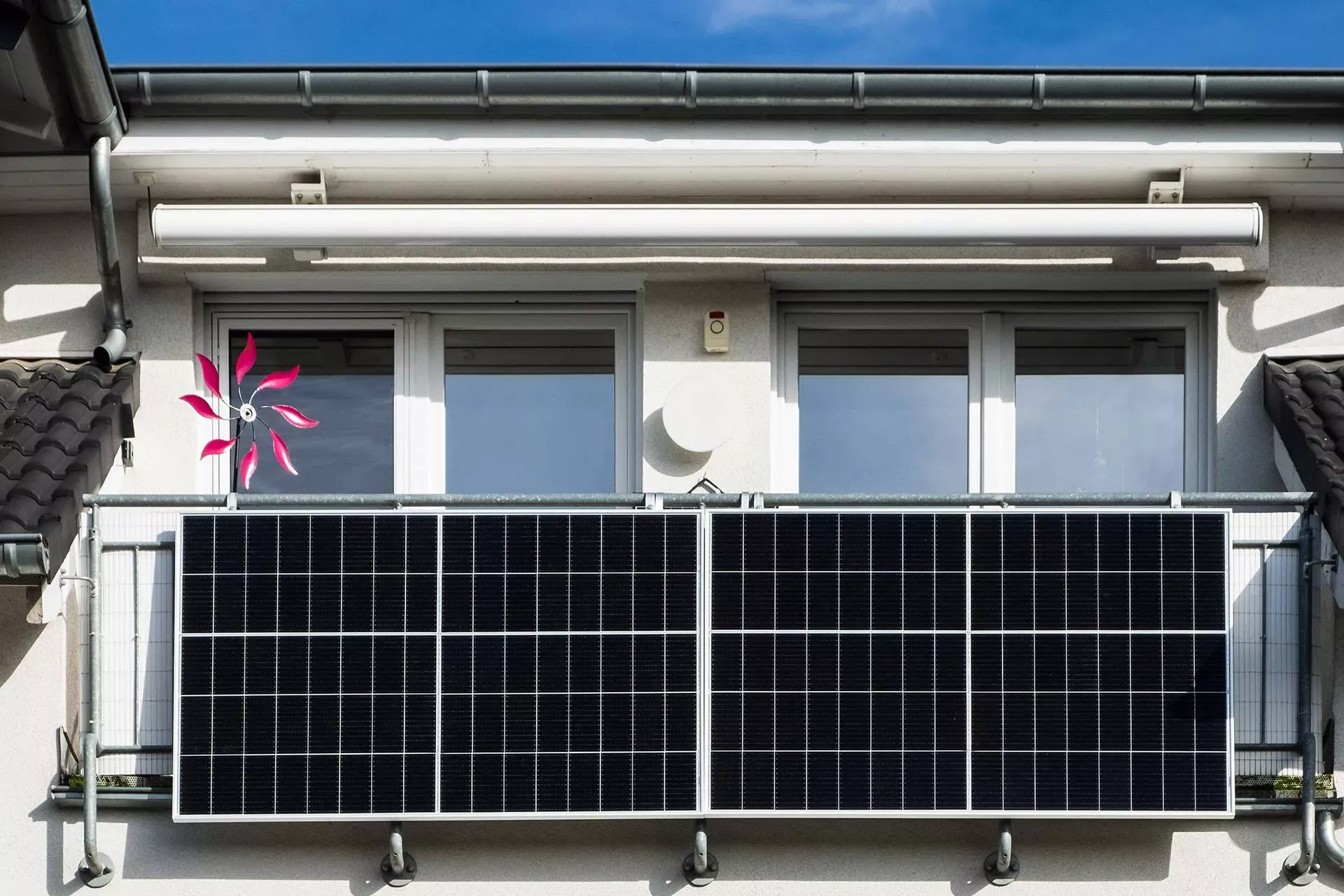 Balkon mit Solarmodulen. Bild: IMAGO / Robert Poorten Balkon mit Solarmodulen. Bild: IMAGO / Robert Poorten