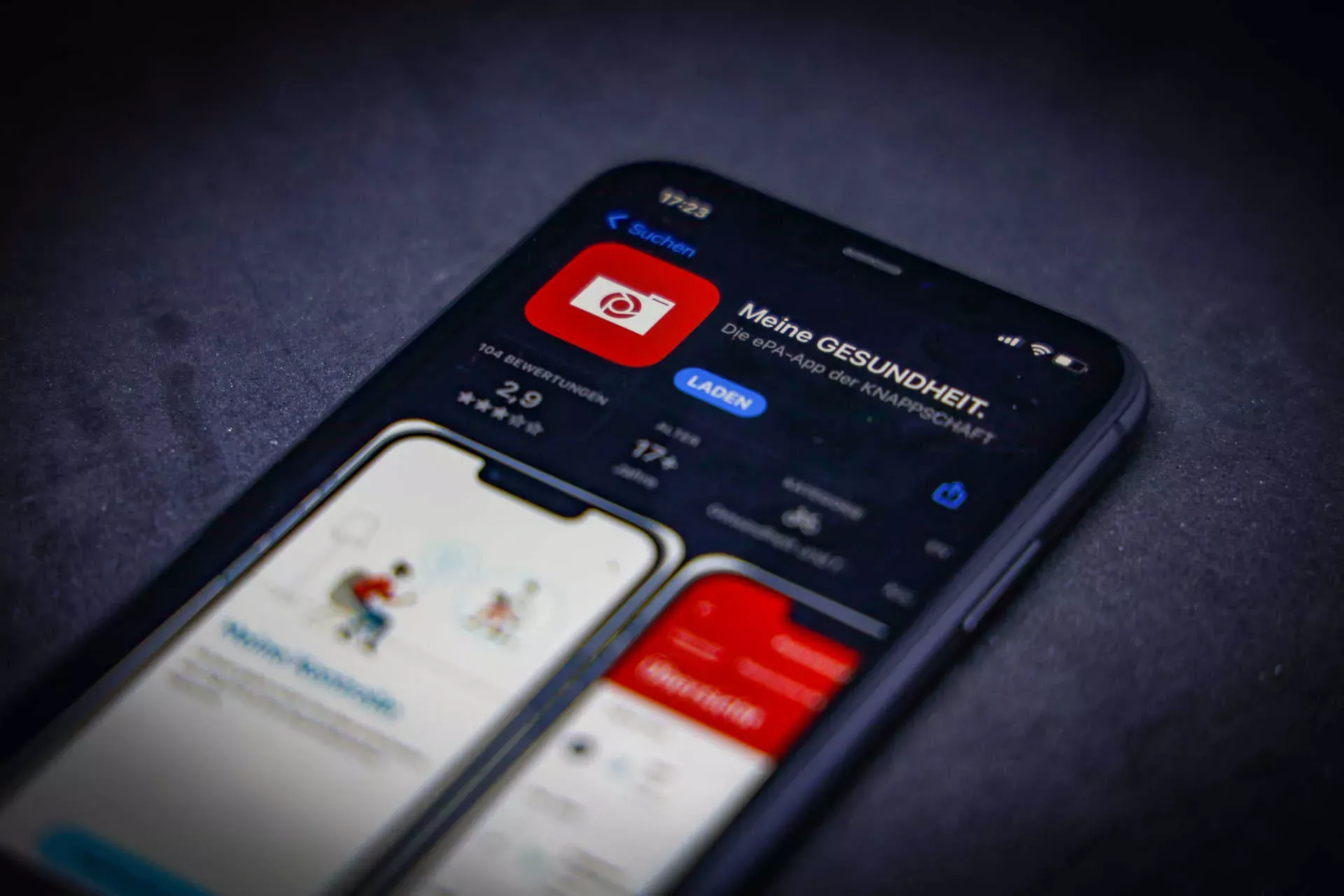 Krankenkassen-App mit elektronischer Patientenakte auf Smartphone. Bild: IMAGO / Rüdiger Wölk Krankenkassen-App mit elektronischer Patientenakte auf Smartphone. Bild: IMAGO / Rüdiger Wölk