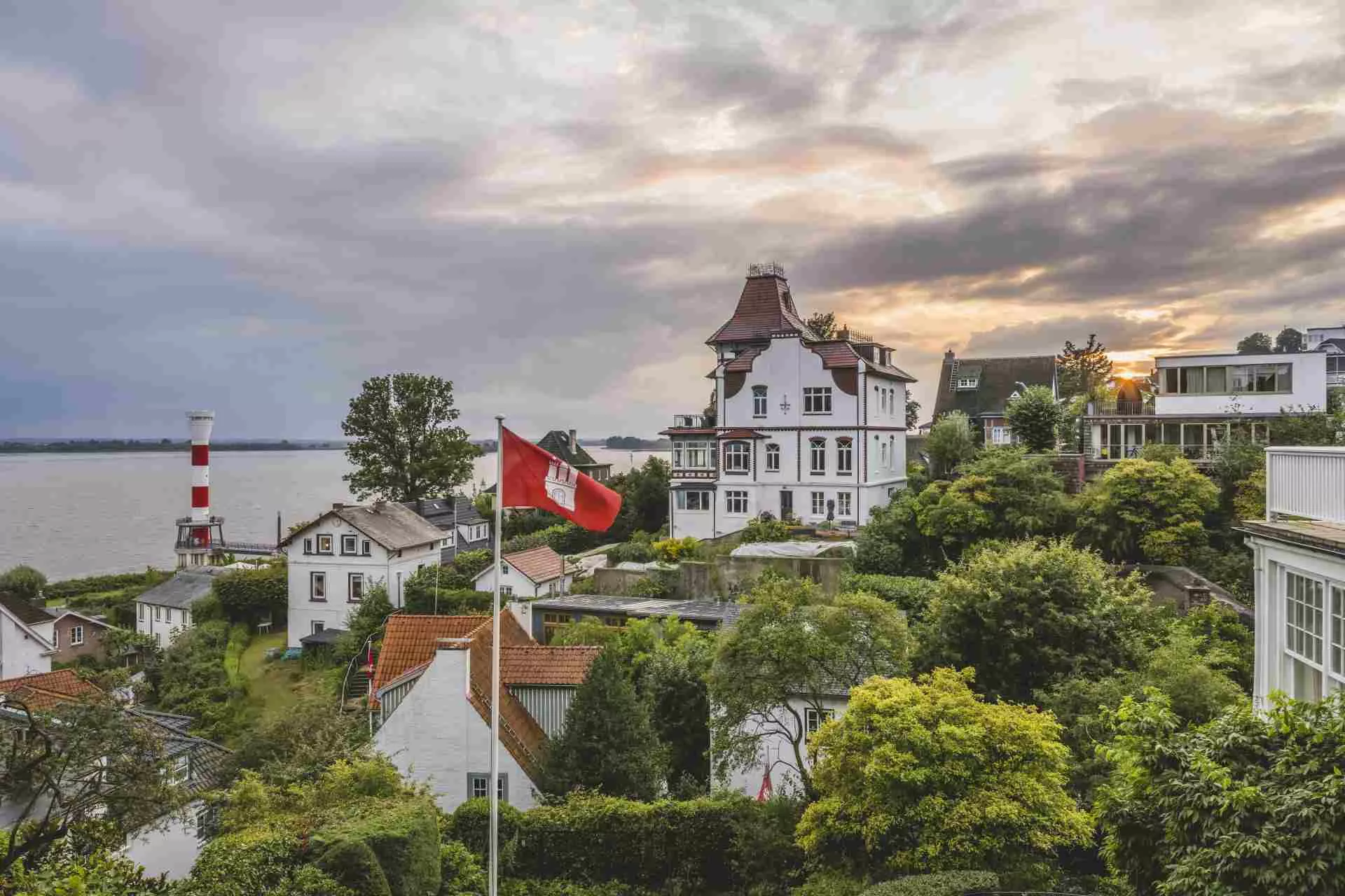 Villen in Hamburg-Blankenese (Bild: IMAGO / Westend61) Villen in Hamburg-Blankenese (Bild: IMAGO / Westend61)