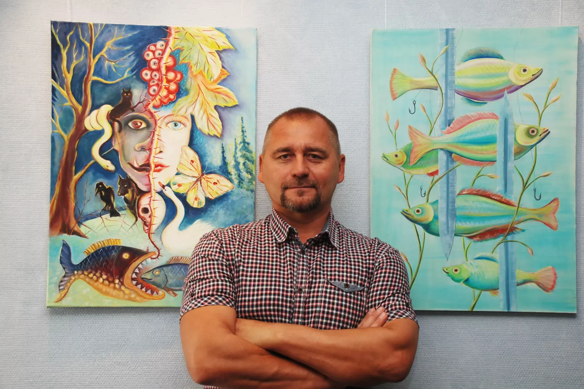 Alexander Lehmann, Schüler am BFW Würzburg. Im Hintergrund von ihm gemalte Bilder. – Bild: BFW Würzburg © Irene Girschner Alexander Lehmann, Schüler am BFW Würzburg. Im Hintergrund von ihm gemalte Bilder. – Bild: BFW Würzburg © Irene Girschner