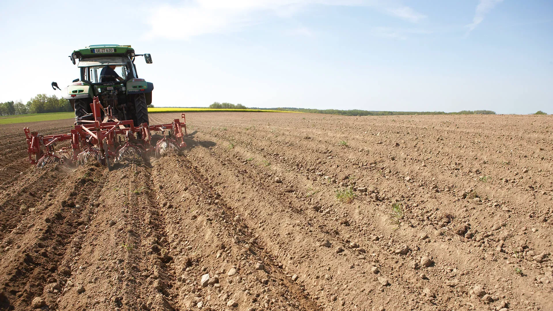 Traktor auf dem Feld – Bildnachweis: wdv © B.Rüttger Traktor auf dem Feld – Bildnachweis: wdv © B.Rüttger