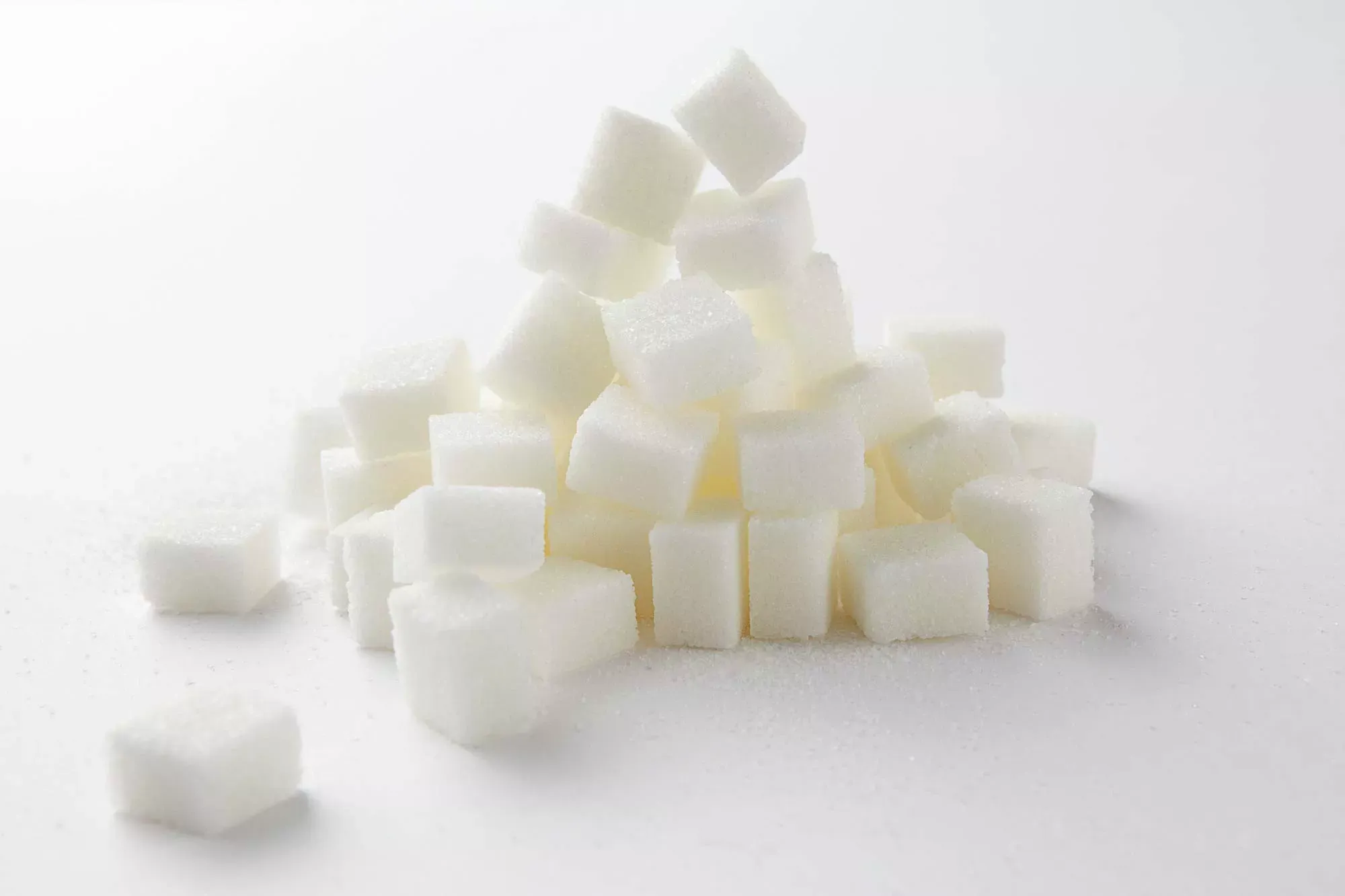 Haufen weißer Zuckerwürfel Haufen weißer Zuckerwürfel