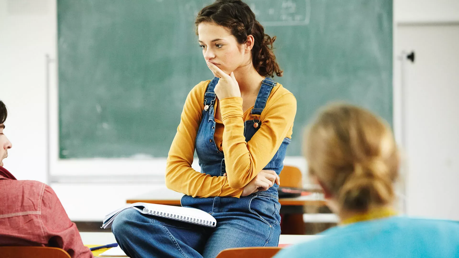 Studentin denkt nach – Bildnachweis: wdv © Szekely, Oana Studentin denkt nach – Bildnachweis: wdv © Szekely, Oana