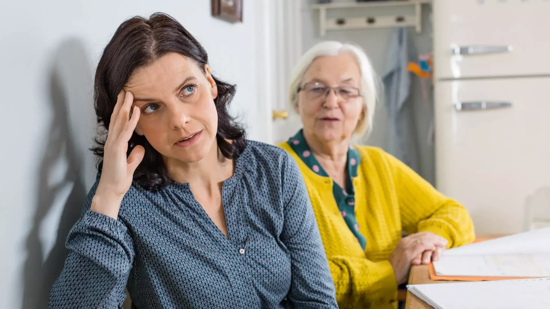 Konflikt zweier Frauen unterschiedlicher Genarationen – Bildnachweis: wdv © Lauer, Jan Konflikt zweier Frauen unterschiedlicher Genarationen – Bildnachweis: wdv © Lauer, Jan